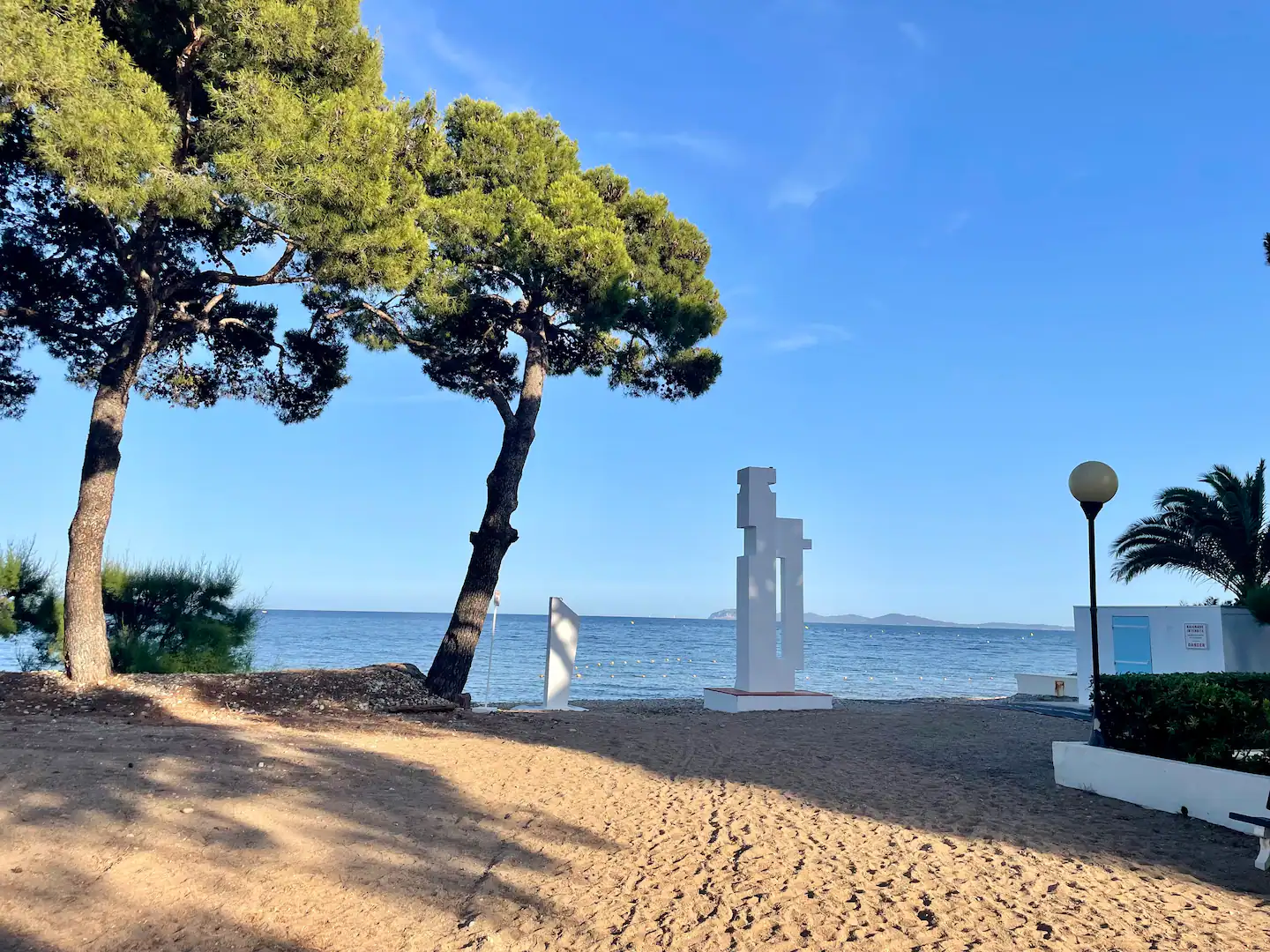 Studio climatisé en bord de mer – Plage privée